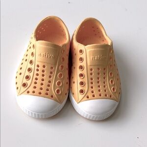 Native Kids Bright Yellow Water Shoes Sz C4 swim vacation beach trip toddlers